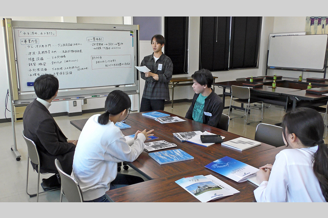 グループワーク「当社を家族に紹介するには」