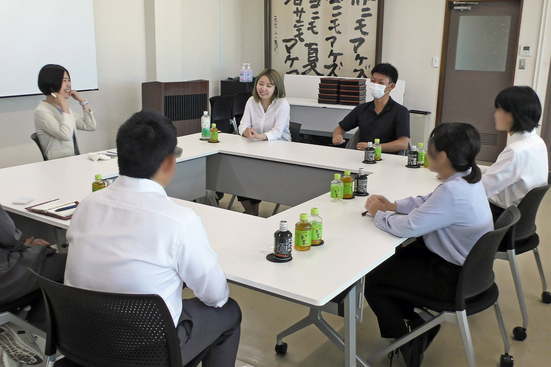 先輩社員とのランチ座談会