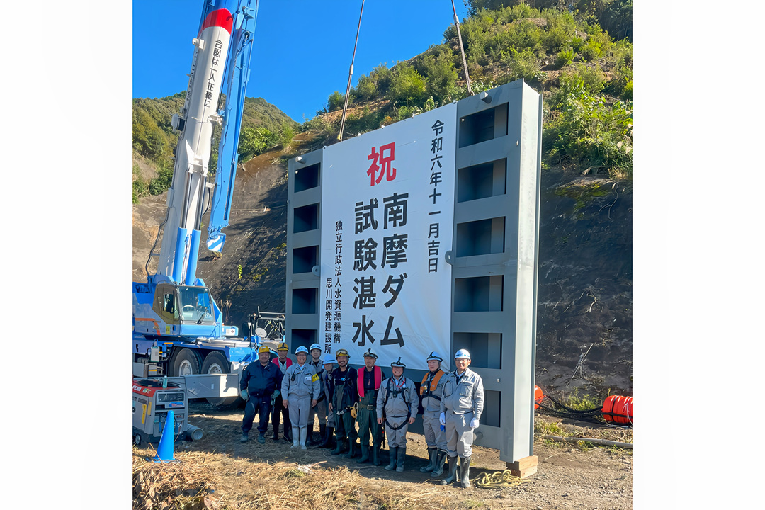 「仮排水路閉塞ゲート」と一緒に