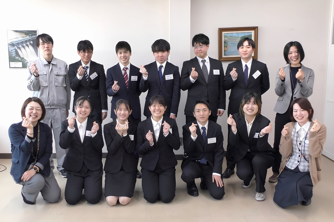 スタッフと集合写真