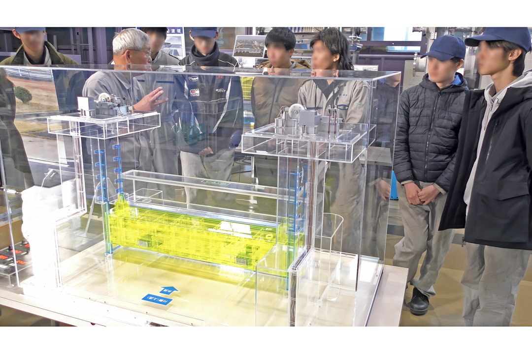 水理研究所内では模型の細かさに驚きも