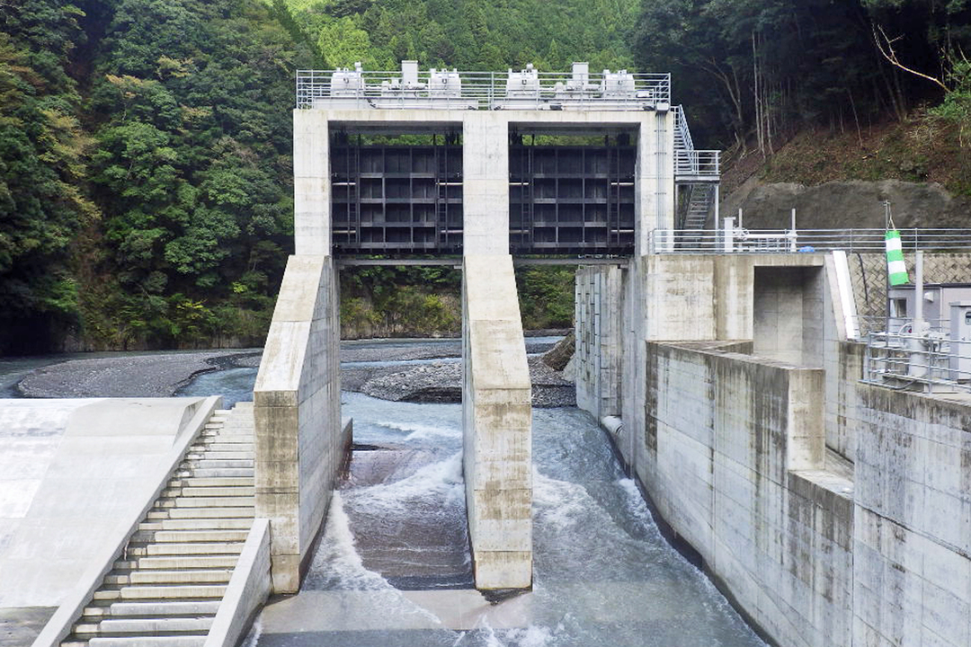 安倍川発電所えん堤排砂門