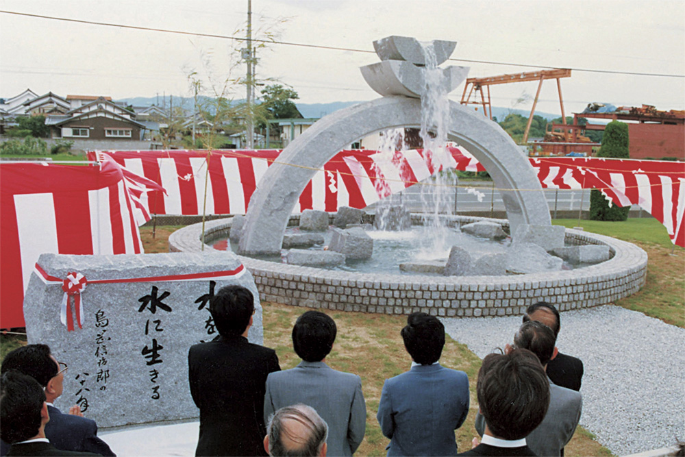 奈良工場の噴水池完成、除幕式開催