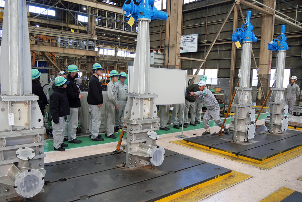 工場見学の様子